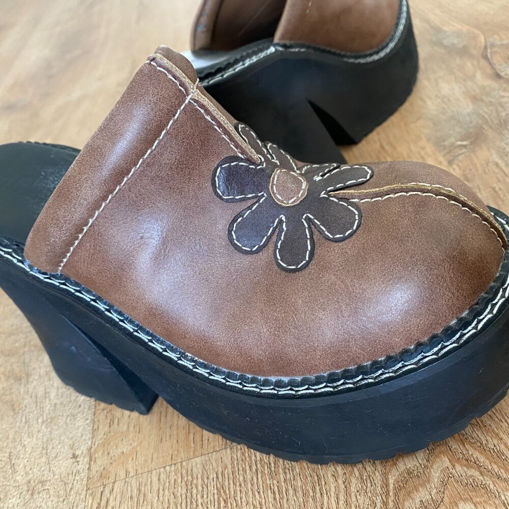 dELiA*s So Called Scheme Floral Clogs - brown size 7 Women's - Picture 14 of 14
